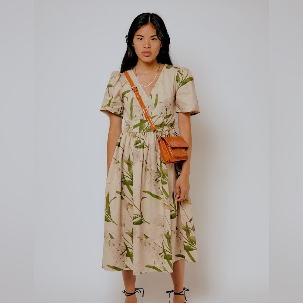 Lisa Says Gah Linen Topanga Midi Dress